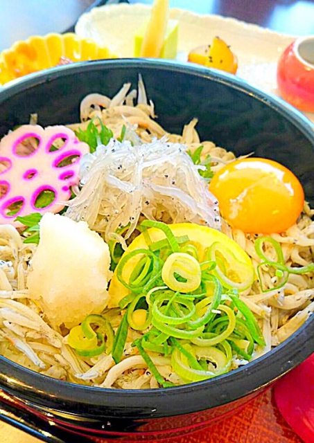 淡路島生しらす丼