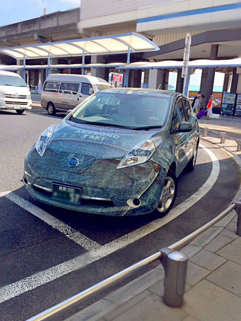 デニムタクシー前方