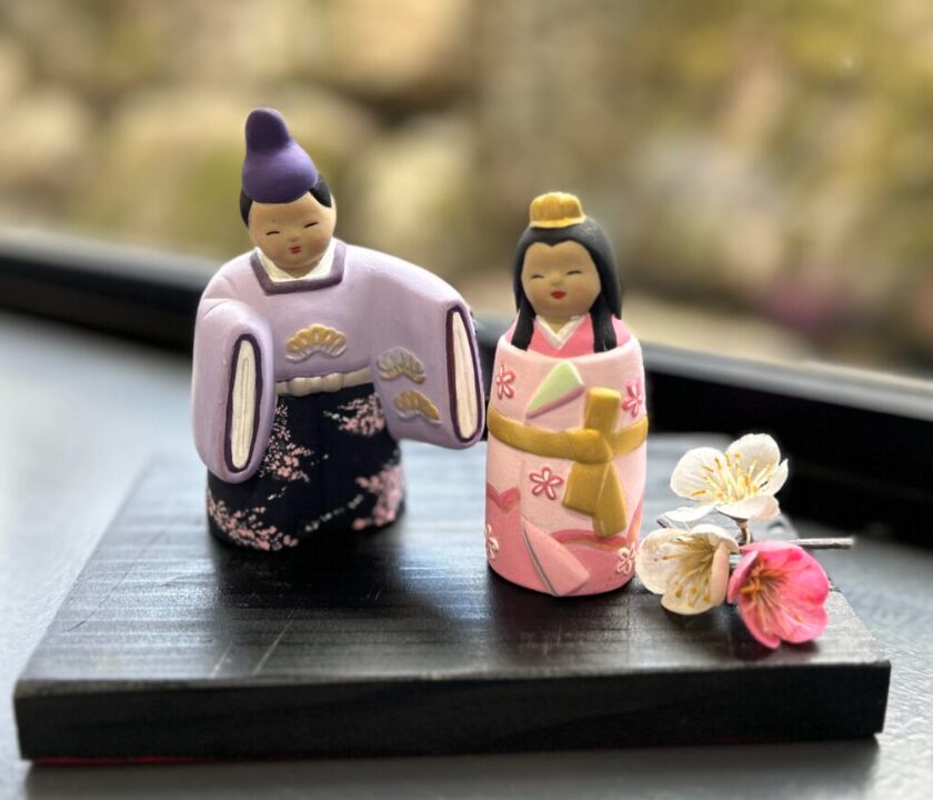 雛人形絵付け後の色つけ作品