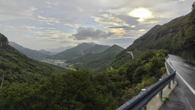 寒霞渓へ向かう山道と小豆島の景色