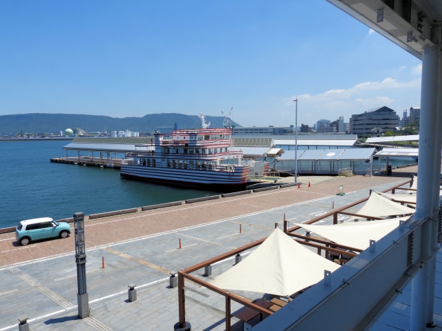 高松港第一浮桟橋（だいいちうきさんばし）に停まるめおん